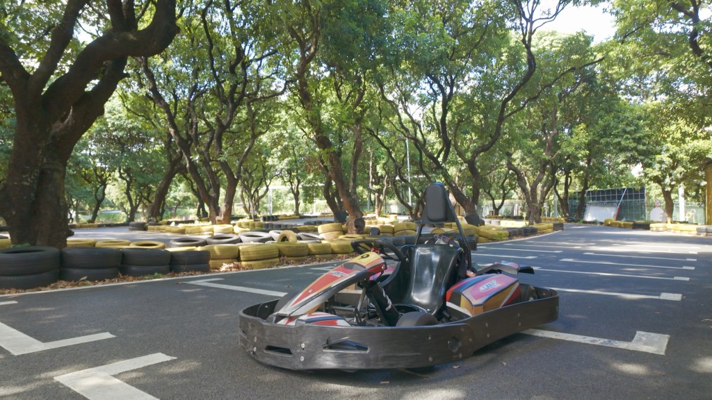 極速飛車賽車俱樂部的小型賽車沿用汽油車作賽