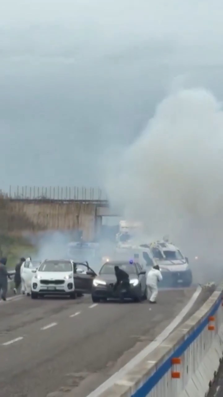 高速公路上烟雾弥漫。Ｘ＠SUN SKULL