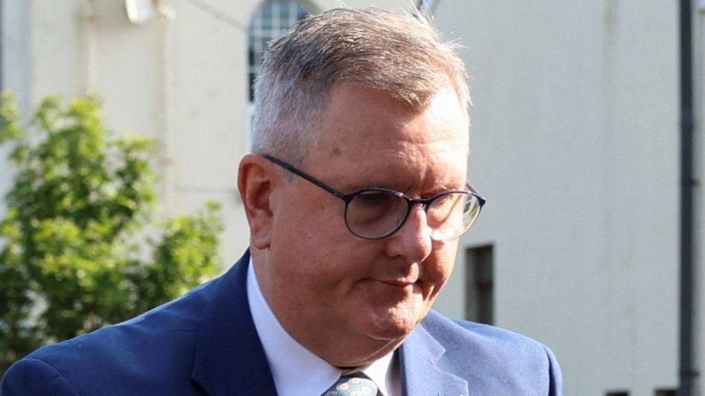 北爱示尔兰政坛人物唐纳森（Jeffrey Donaldson）十八项性侵罪名成案。路透社