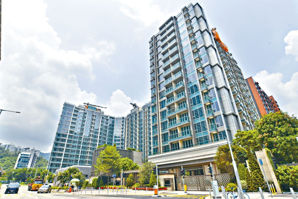 ■逸珑湾8三房户以1443.64万成交，呎价约18159元，均创同类新高。