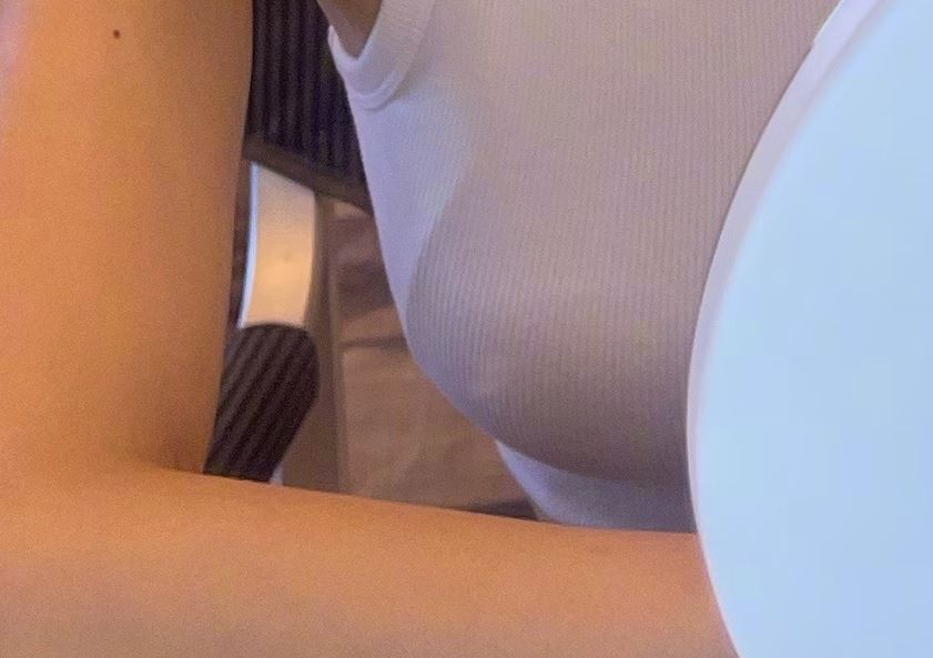 是凸點還是摺痕，各位自行定斷。