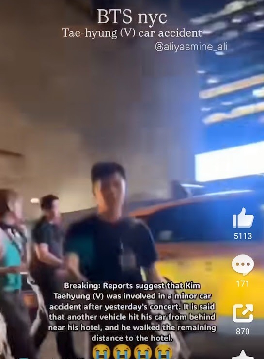 保鏢安排身穿綠色背心的V離開其乘坐車輛。 保鏢安排身穿綠色背心的V離開其乘坐車輛。