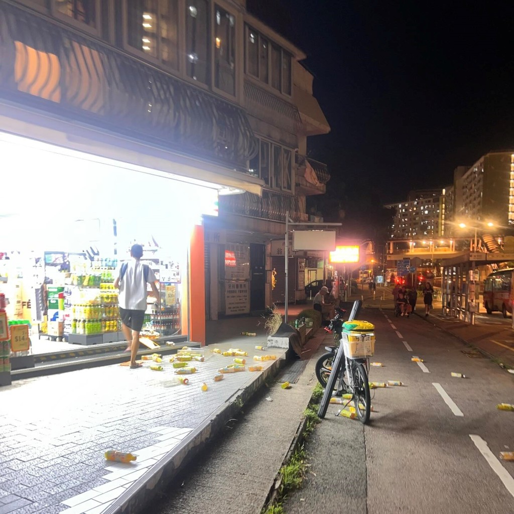 現場為大圍田心街一便利店。Threads：mxrcuz_
