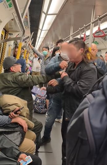 馬尾女被打中。fb馬路的事討論區IntelligentRaspberry8256影片截圖