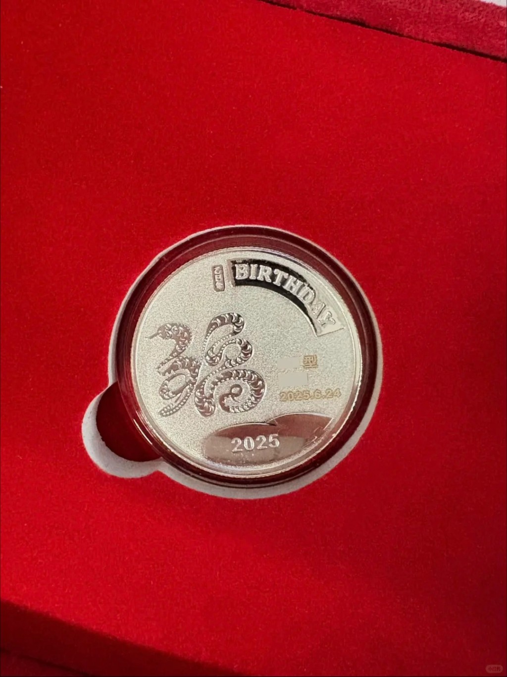 广州血液中心的供应商，因银价急升停止提供大受捐血者欢迎的纯银纪念章。小红书