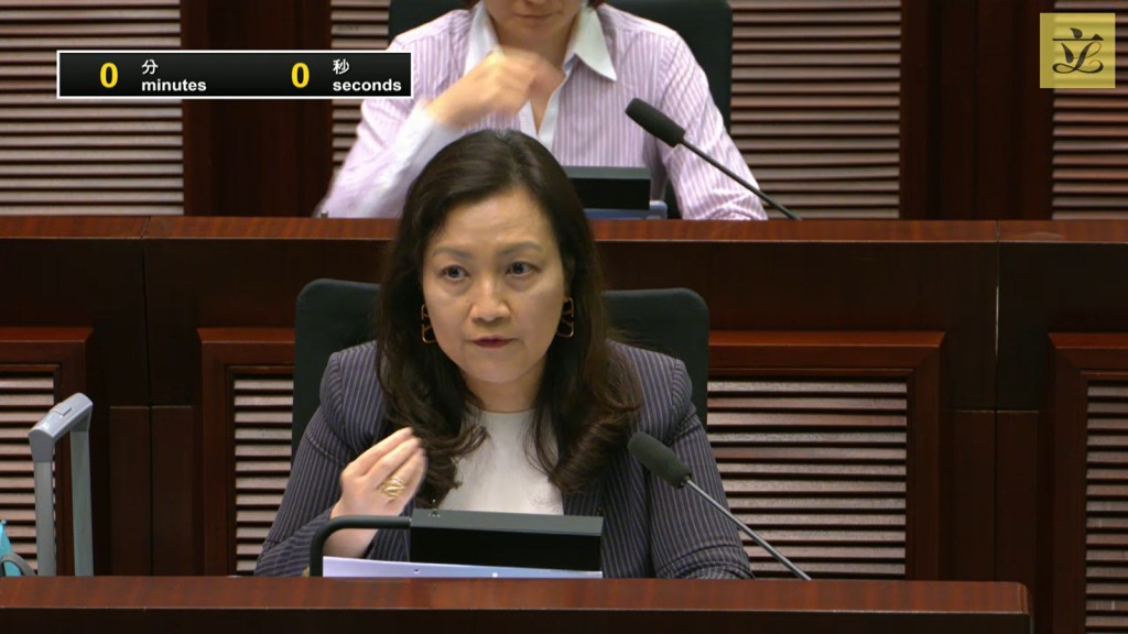 立法會議員簡慧敏在會上指出,因教師與院校管理層的專業要求不同,認為參考《教師專業操守指引》未必合適。 網上截圖 立法會議員簡慧敏在會上指出,因教師與院校管理層的專業要求不同,認為參考《教師專業操守指引》未必合適。 網上截圖