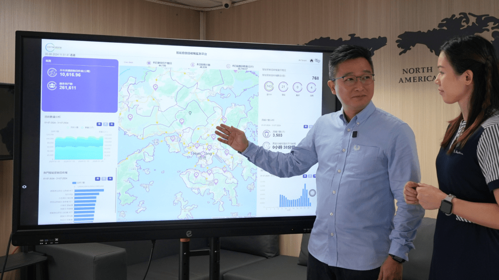 承办商Cornerstone执行董事刘伟恩表示，每部智能厨馀回收桶设大数据系统监测，有助分析居民回收厨馀习惯。