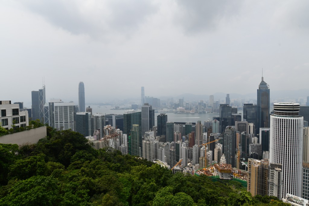 香港回歸後搞了這麼多民主，不但沒有解決到政治、經濟和民生上的什麼問題，反而製造出重大問題。資料圖片