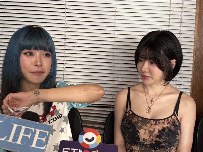 兩個容易受傷的女人,DJ SODA被舊愛爆樽插傷,C.Holly則展示車禍傷疤。(中時新聞網) 兩個容易受傷的女人,DJ SODA被舊愛爆樽插傷,C.Holly則展示車禍傷疤。(中時新聞網)
