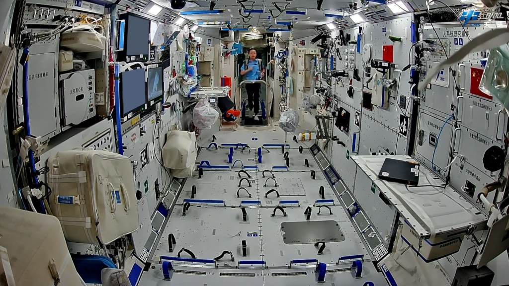 黎家盈與其他組員在空間站不斷做科學實驗外，亦會定期保持運動。載人航天小喇叭