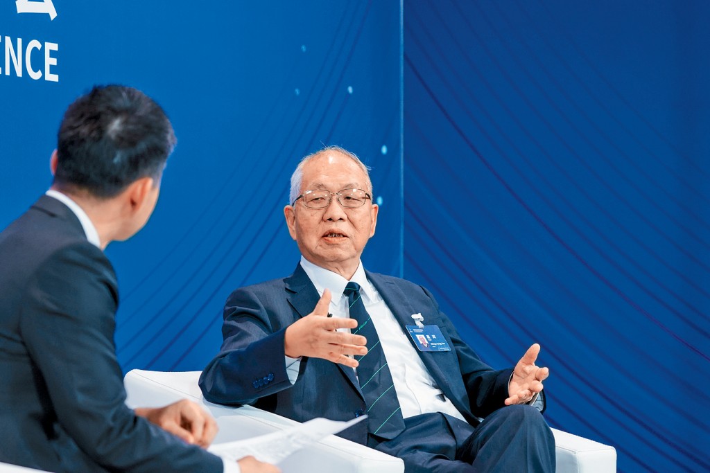 丘成桐批評年輕人不敢去做最前沿的學問。