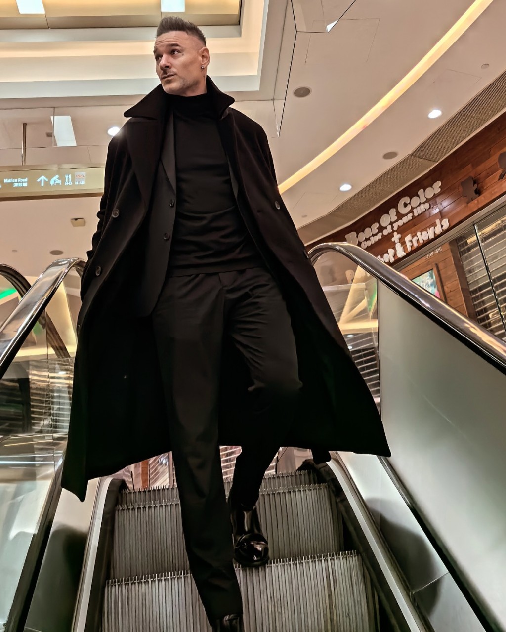 占士丁丁以MC身份接夜場Job。 占士丁丁以MC身份接夜場Job。
