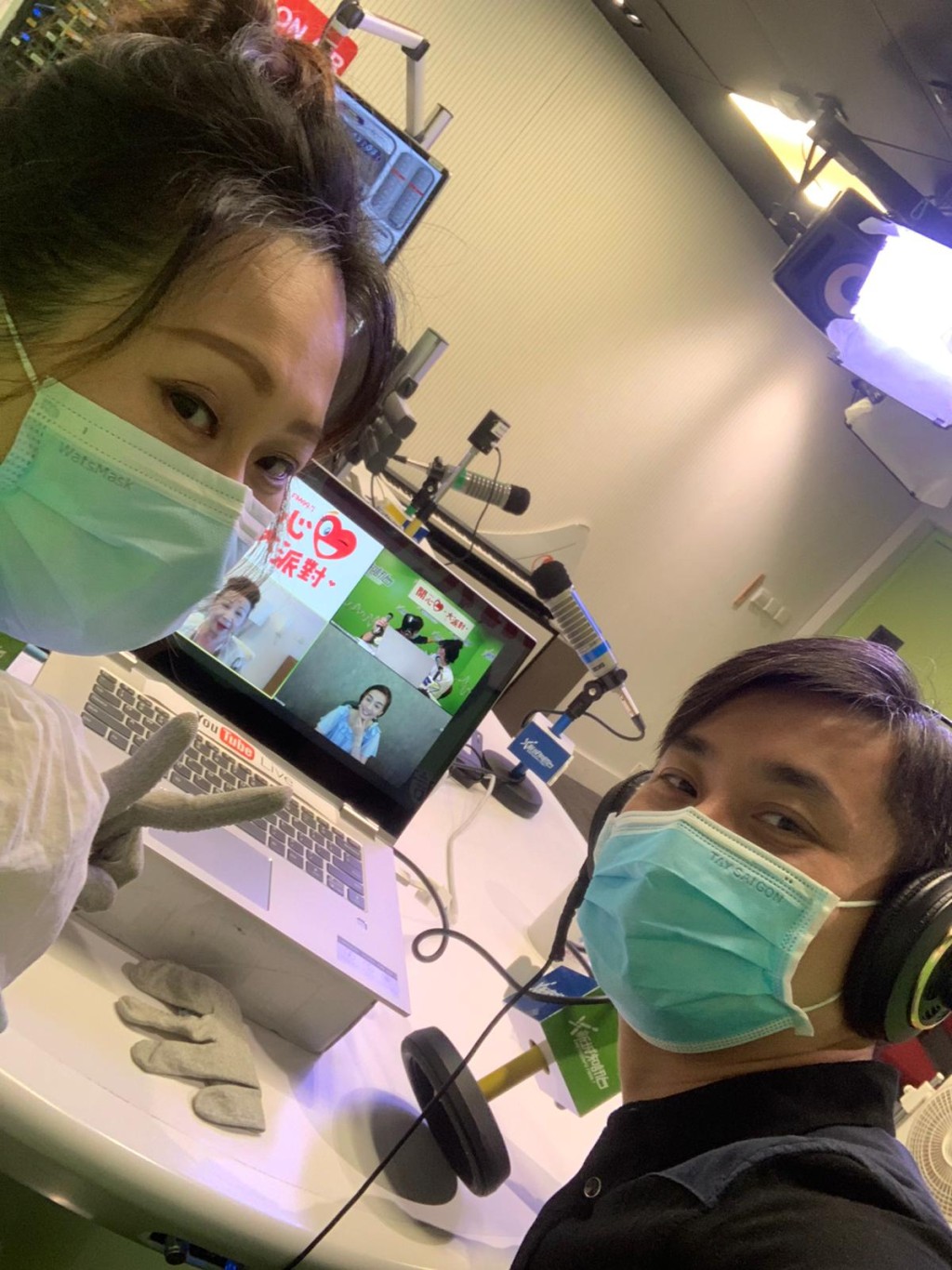 阿范同思敏周六返新城做《開心大派對》，工作不受影響。