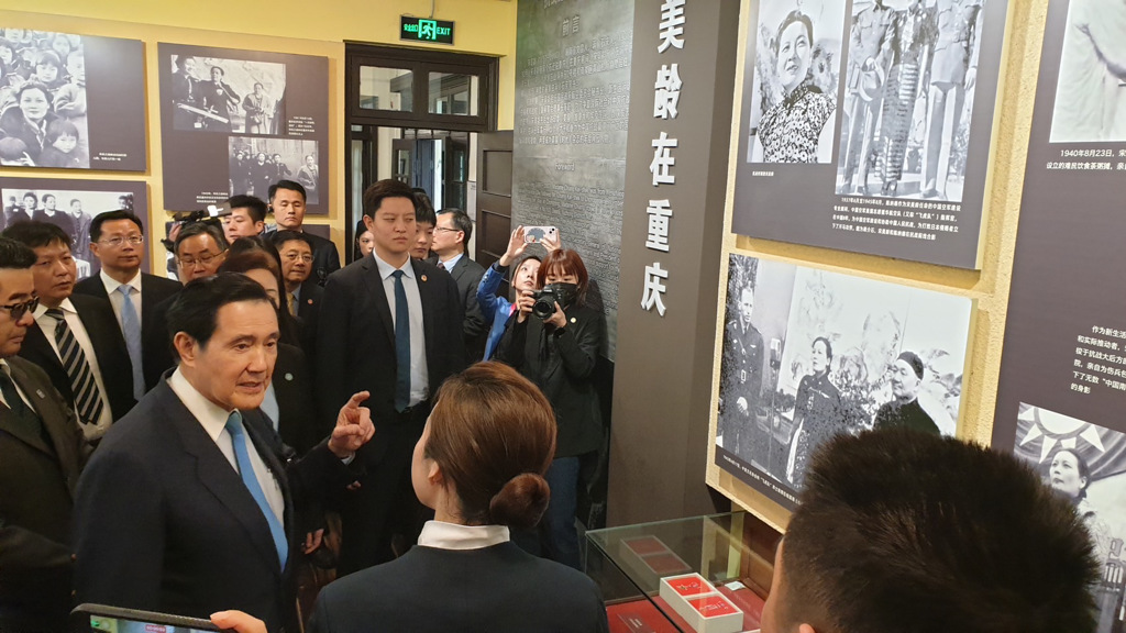 马英九参观重庆抗战遗址博物馆。(中时新闻网图片)