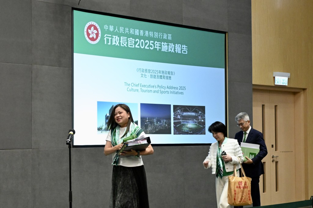 文化體育及旅遊局局長羅淑佩與相關官員就本年度施政報告内容舉行記者會。劉駿軒攝 文化體育及旅遊局局長羅淑佩與相關官員就本年度施政報告内容舉行記者會。劉駿軒攝
