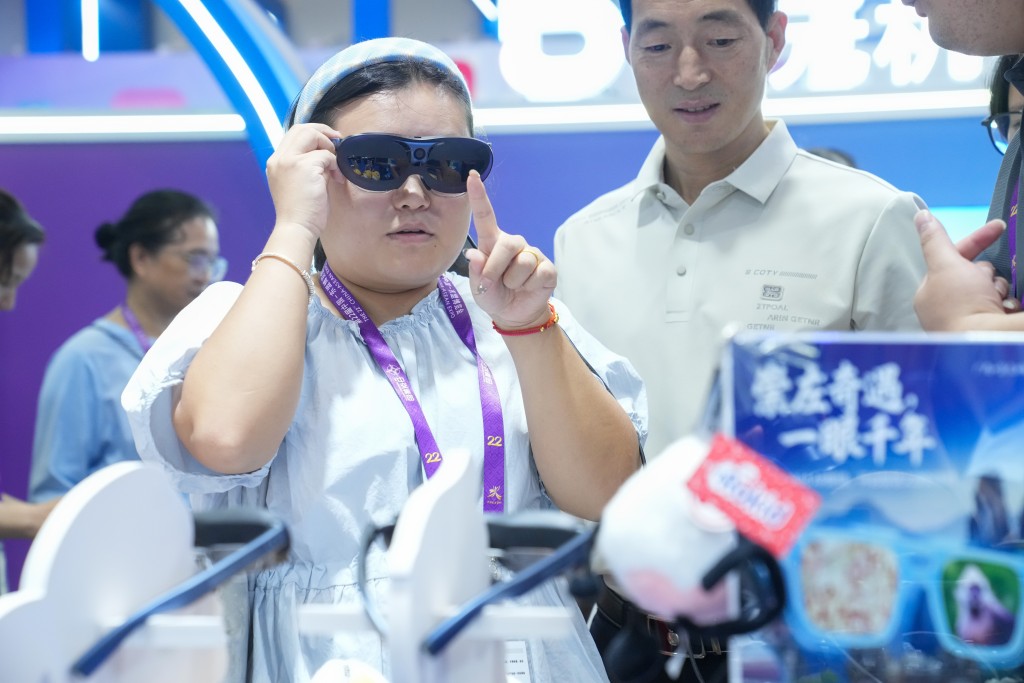 智能眼鏡為今年大熱科技產品。中新社