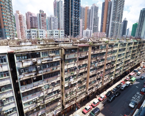 網民指親戚去世後留下一個舊樓單位給一對子女,二人欲賣樓並平分金錢,但單位自放售後逾一個月仍乏人問津。資料圖片(示意圖)