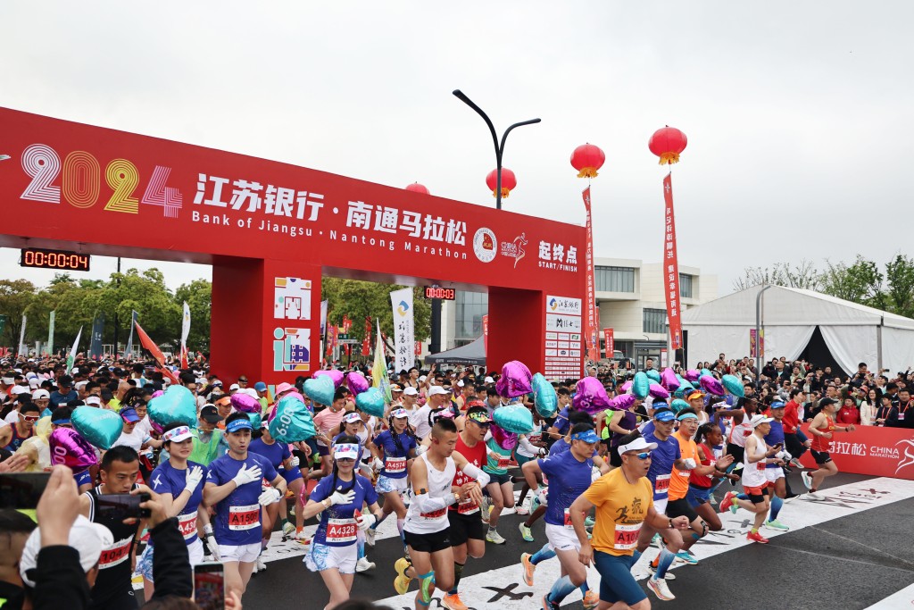 内地越来越多城市举办马拉松比赛，以带动当地经济。新华社