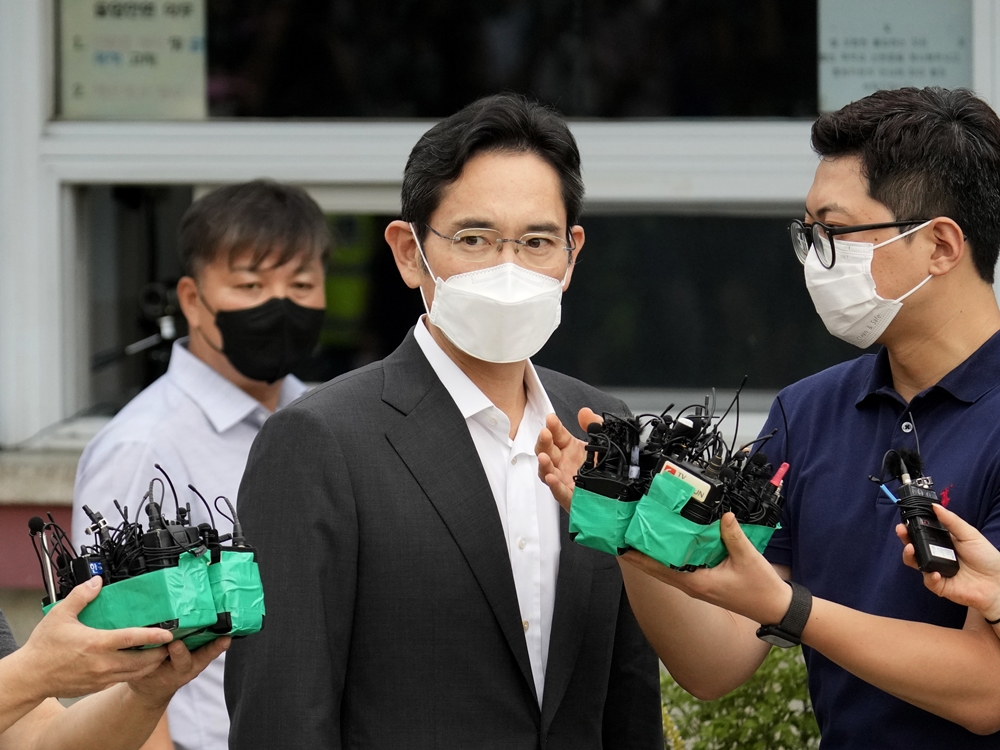 李在镕并没有回答在场记者提问，便乘车离开。AP相片