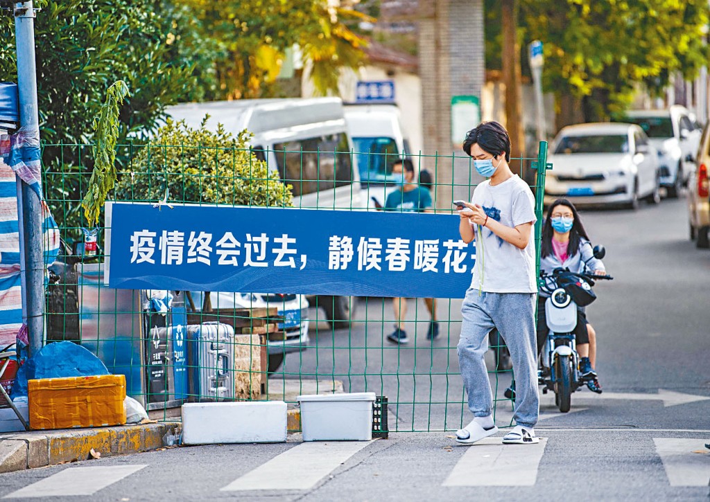 上海疫情持續緩和,今日起全面解封。