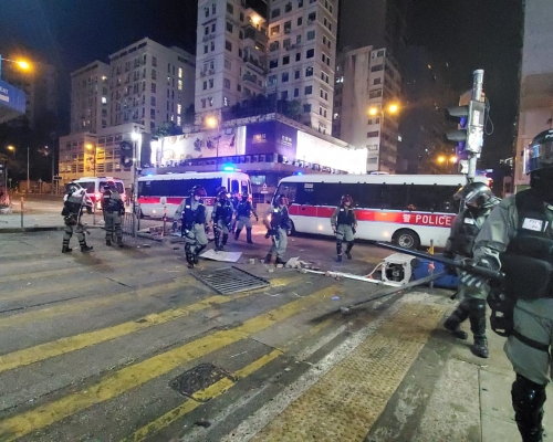 警方清理路障