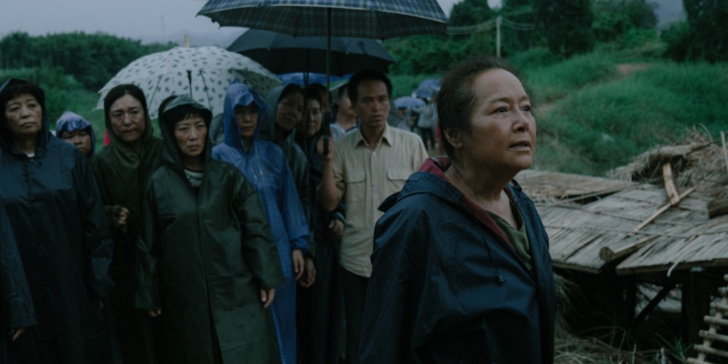 舒淇在片中肩負母親、女兒、妻子等多重身份，在男尊女卑的農村社會中壓抑求全。