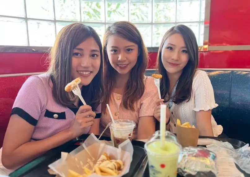 鄧潔瑩（左）仍有少女心。