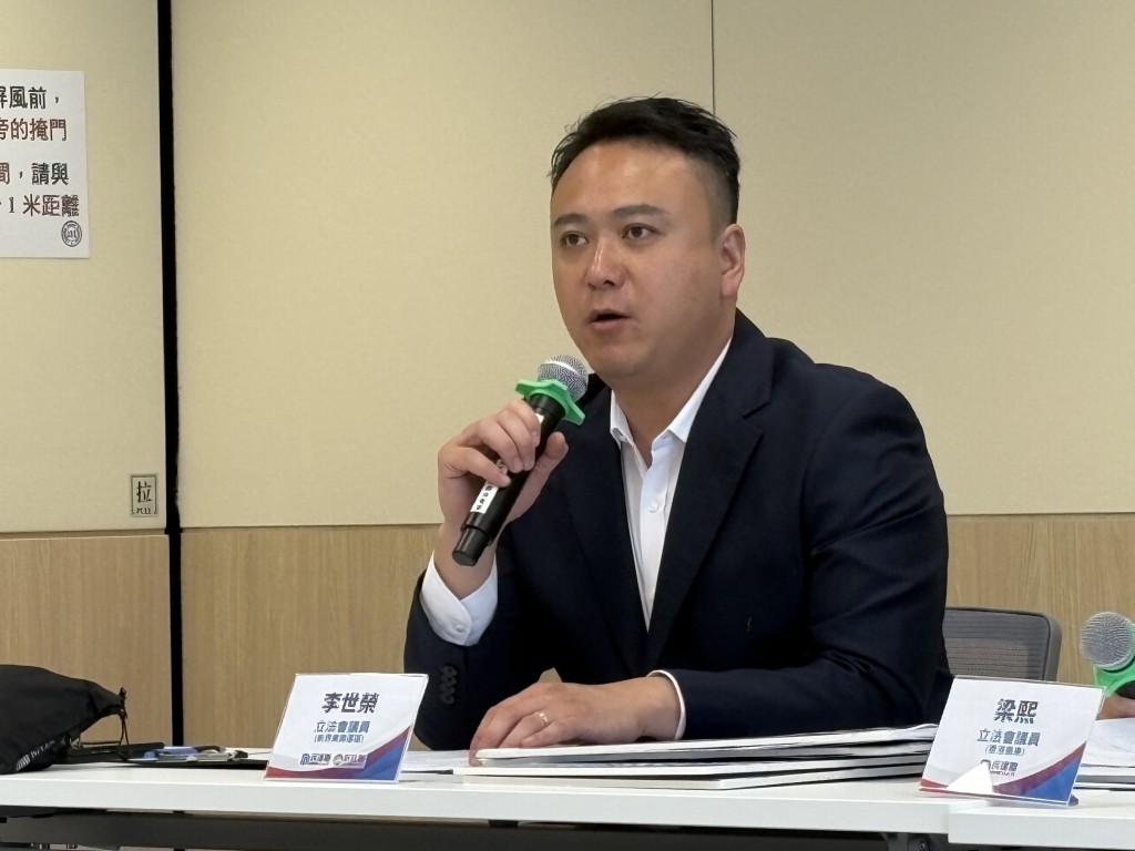 李世榮建議政府可擴大洪水感測網絡及AI預測系統，並與天文台數據結合，以實現實時洪水預報。黃子龍攝