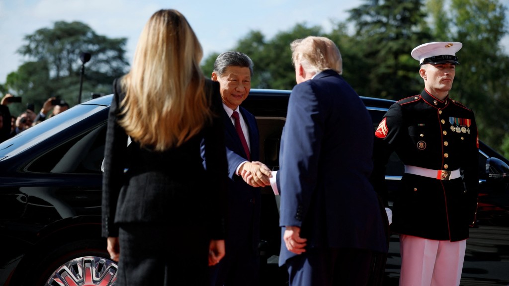 特朗普在白宫为习近平举行欢迎仪式。习近平抵达白宫。 路透社 特朗普在白宫为习近平举行欢迎仪式。习近平抵达白宫。 路透社