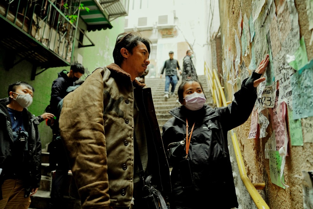 拍戲經驗豐富的張繼聰,如哥哥一樣給予Emily不少意見。