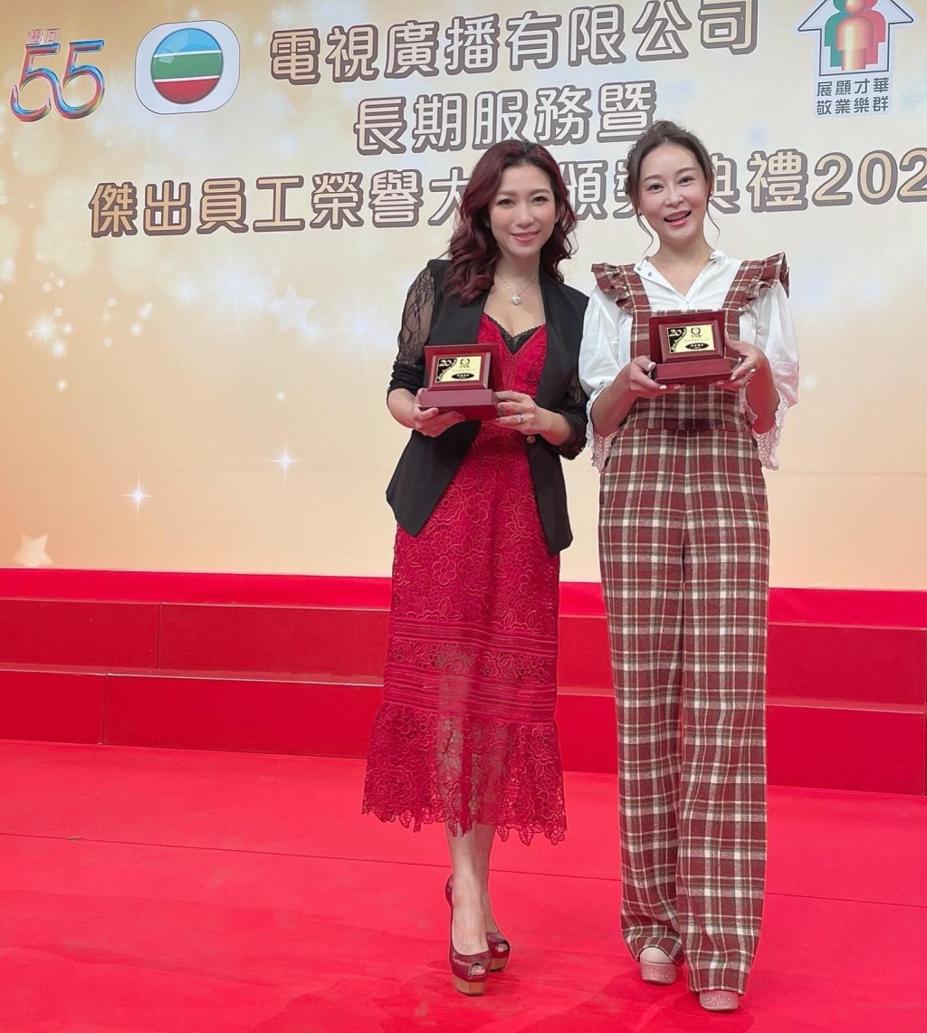 一同拎20年長期服務獎的，還有同屆港姐楊卓娜。