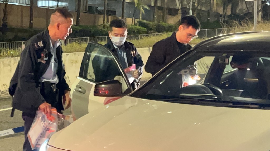 警員趕至時，男司機已棄車逃逸。蔡楚輝攝