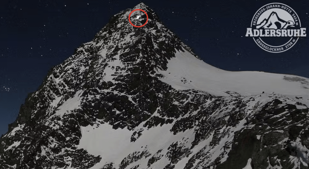 案件發生於冬季登山期間,兩人攀登海拔3,798公尺的高峰,在距離山頂約45至50米處,克絲汀因筋疲力盡無法繼續前行。Webcam 案件發生於冬季登山期間,兩人攀登海拔3,798公尺的高峰,在距離山頂約45至50米處,克絲汀因筋疲力盡無法繼續前行。Webcam