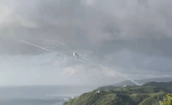 台湾九鹏基地试射爱国者导弹发生自爆。  ​