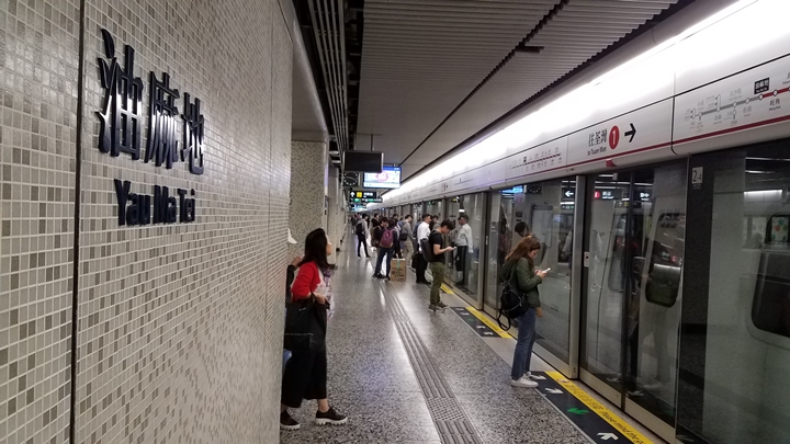 油麻地站發生信號故障。資料圖片
