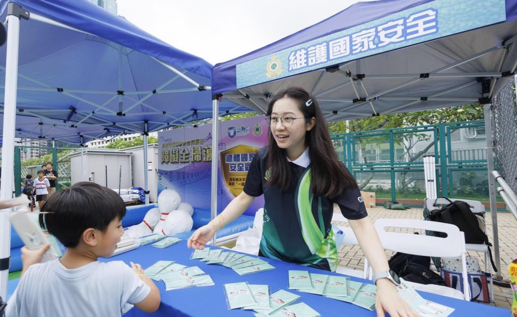 海關義工隊安排攤位遊戲,透過活動帶出國家安全的重要訊息。香港海關FB圖片 海關義工隊安排攤位遊戲,透過活動帶出國家安全的重要訊息。香港海關FB圖片