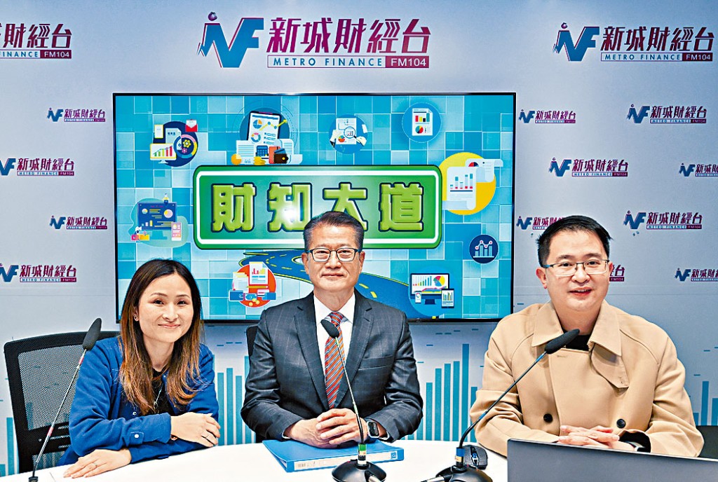 財政司司長陳茂波表示,政府有能力透過發債管理現金流。
