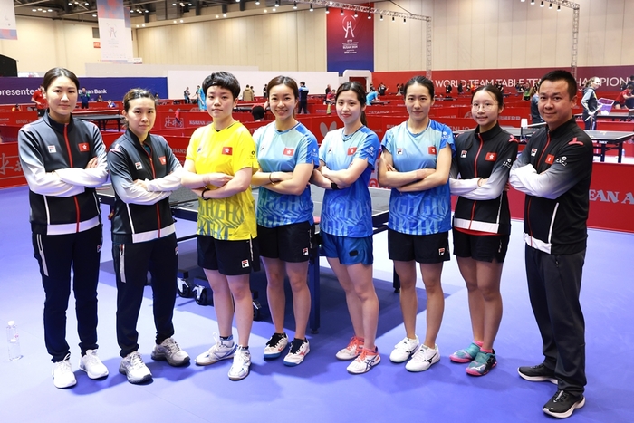 女子乒球队与教练团。（香港乒总图片）
