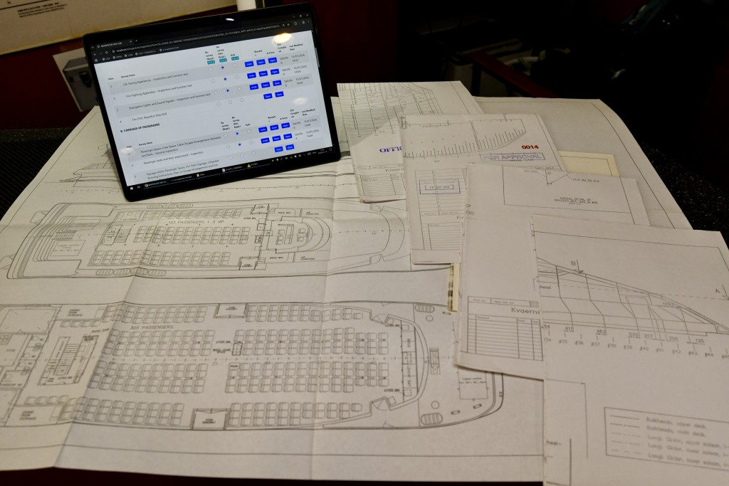 驗船程序已完成電子化，包括將原先是紙本的圖則及船舶記錄數碼化，驗船人員只需透過統一的電子驗船平台按清單檢驗。