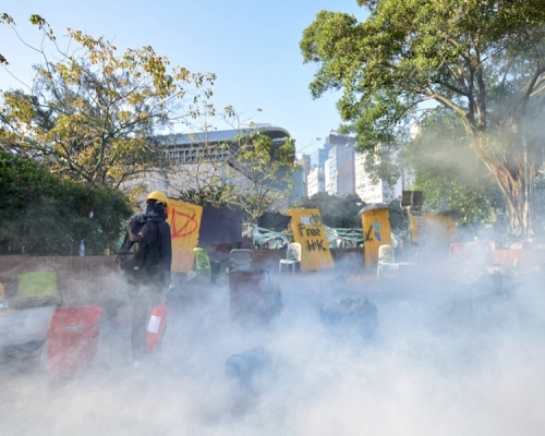 警方連日來在加士居道及佐敦道一帶狂放催淚彈,令附近的伊利沙伯醫院被波及。 資料圖片
