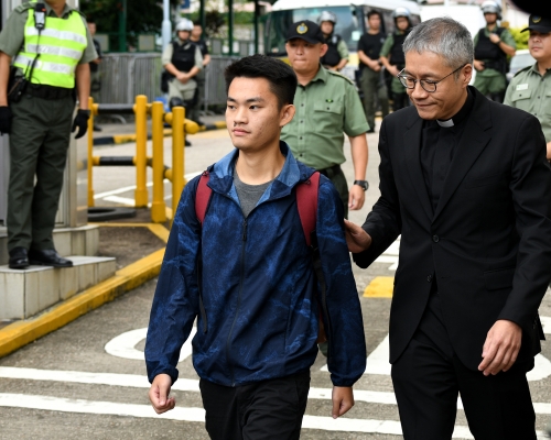 陳同佳被判洗黑錢服刑後已出獄近1年。右為管浩鳴。資料圖片