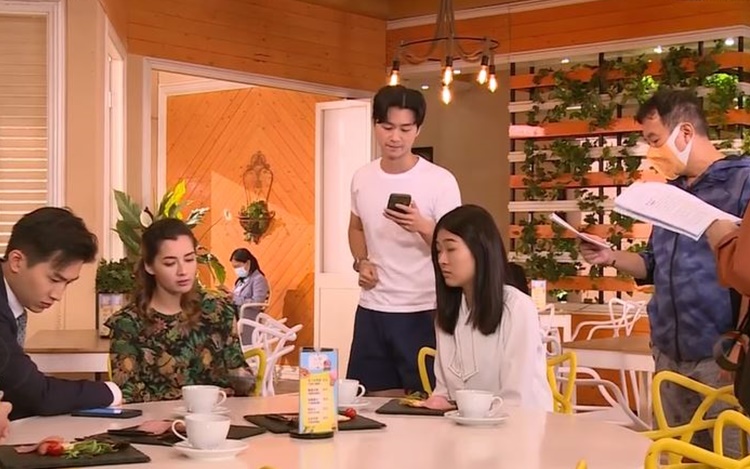 台前幕後都很幫忙首次拍劇的Lisa。