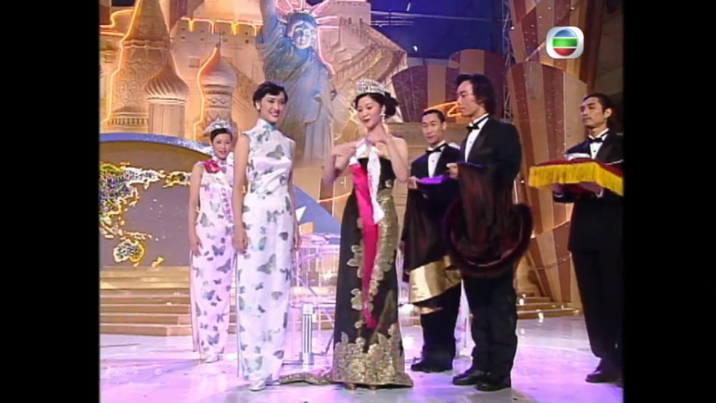1998年香港小姐冠軍向海嵐
