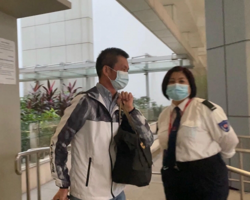 被告吳欣鍵父親得知被告被裁定謀殺罪成後面紅耳赤離開。