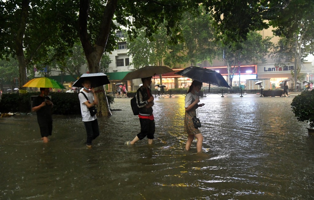 鄭州遭遇歷史極值暴雨。新華社圖片