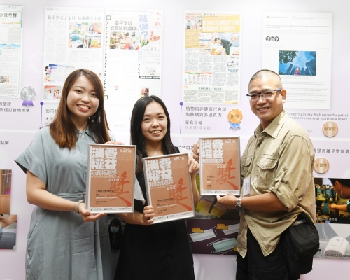 《星島》每日雜誌組記者林紫晴（左）及李卓穎（中）在「文字組別（新聞／特寫／評論）」奪得銅獎。而攝影記者伍明輝（右）則在「新聞攝影組別」獲銅獎。
