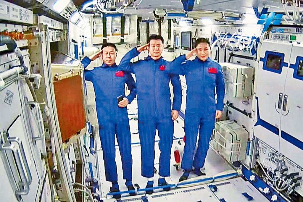 神舟十四號太空人進入問天實驗艙。