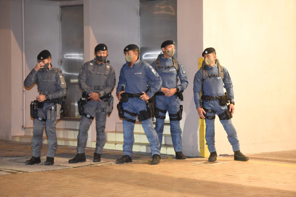反恐特勤队、机场特警组及铁路应变部队进行高姿态反恐巡逻。