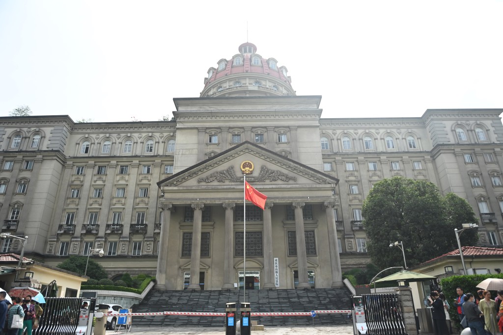 案件今日在重庆市高院审理。