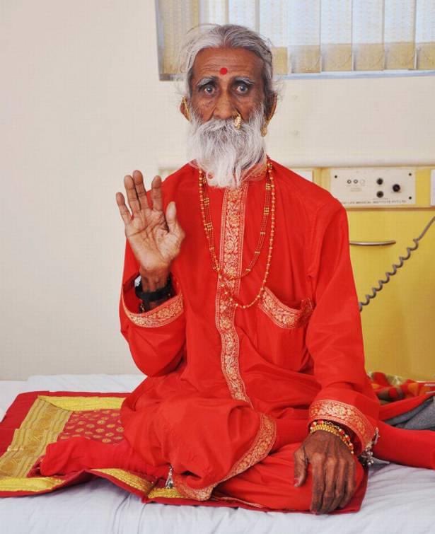 印度瑜伽大師賈尼(Prahlad Jani)。 網圖
